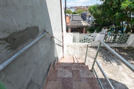 Casa à venda com 190m², 2 quartos e 2 vagasEscada - Entrada 