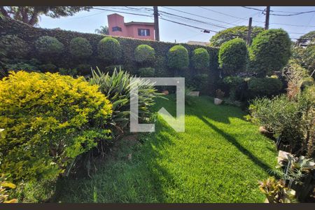 Casa à venda com 295m², 4 quartos e 4 vagas Casa à venda com 295m², 4 quartos e 4 vagasQuintal