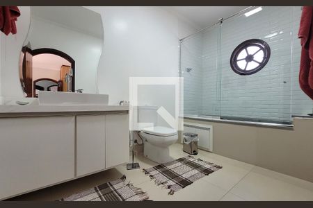 Casa à venda com 295m², 4 quartos e 4 vagas Casa à venda com 295m², 4 quartos e 4 vagasBanheiro da suíte