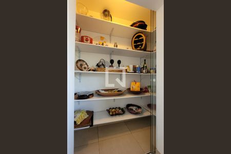 Casa à venda com 295m², 4 quartos e 4 vagas Casa à venda com 295m², 4 quartos e 4 vagasDespensa