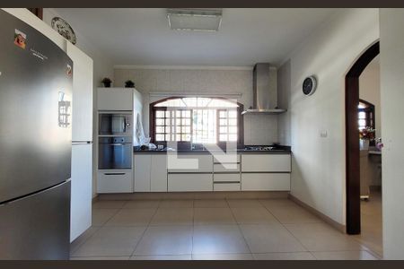Casa à venda com 295m², 4 quartos e 4 vagas Casa à venda com 295m², 4 quartos e 4 vagasCozinha