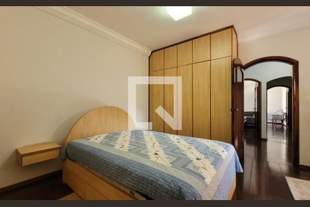 Casa à venda com 295m², 4 quartos e 4 vagas Casa à venda com 295m², 4 quartos e 4 vagasSuíte