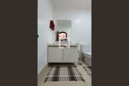 Casa à venda com 295m², 4 quartos e 4 vagas Casa à venda com 295m², 4 quartos e 4 vagasBanheiro da suíte