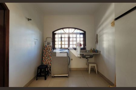 Casa à venda com 295m², 4 quartos e 4 vagas Casa à venda com 295m², 4 quartos e 4 vagasLavanderia