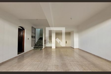 Casa à venda com 295m², 4 quartos e 4 vagas Casa à venda com 295m², 4 quartos e 4 vagasGaragem