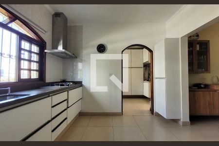 Casa à venda com 295m², 4 quartos e 4 vagas Casa à venda com 295m², 4 quartos e 4 vagasCozinha