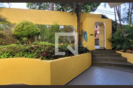 Casa à venda com 295m², 4 quartos e 4 vagas Casa à venda com 295m², 4 quartos e 4 vagasQuintal