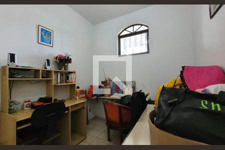 Casa à venda com 295m², 4 quartos e 4 vagas Casa à venda com 295m², 4 quartos e 4 vagasQuarto de serviço