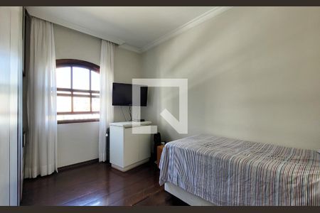 Casa à venda com 295m², 4 quartos e 4 vagas Casa à venda com 295m², 4 quartos e 4 vagasQuarto 3