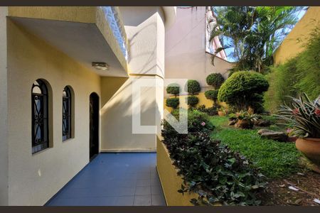 Casa à venda com 295m², 4 quartos e 4 vagas Casa à venda com 295m², 4 quartos e 4 vagasQuintal