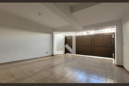 Casa à venda com 295m², 4 quartos e 4 vagas Casa à venda com 295m², 4 quartos e 4 vagasGaragem