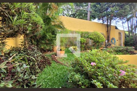 Casa à venda com 295m², 4 quartos e 4 vagas Casa à venda com 295m², 4 quartos e 4 vagasQuintal