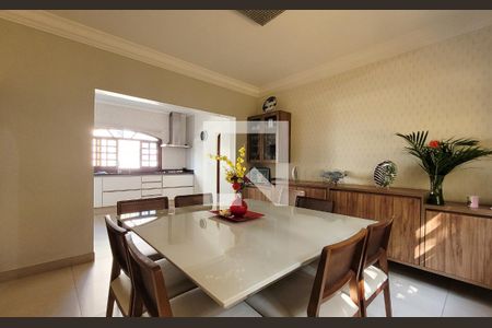 Casa à venda com 295m², 4 quartos e 4 vagas Casa à venda com 295m², 4 quartos e 4 vagasSala de jantar