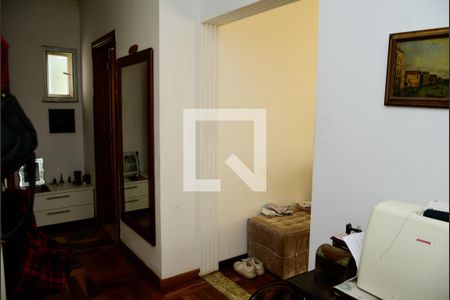 Casa de condomínio para alugar com 300m², 5 quartos e 4 vagasSuíte Térreo