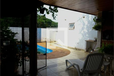 Casa de condomínio para alugar com 300m², 5 quartos e 4 vagasPiscina