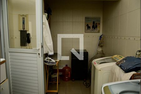 Casa de condomínio para alugar com 300m², 5 quartos e 4 vagasLavanderia