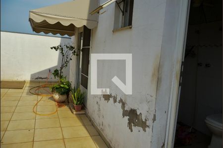 Casa de condomínio para alugar com 300m², 5 quartos e 4 vagasQuintal