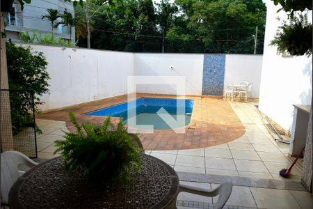 Casa de condomínio para alugar com 300m², 5 quartos e 4 vagasPiscina