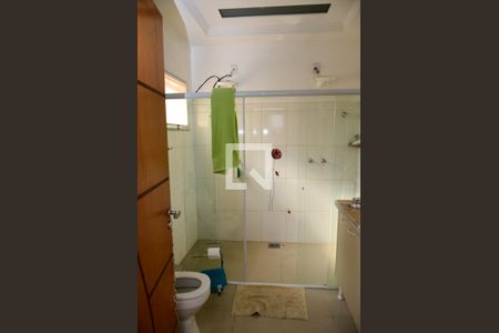 Casa de condomínio para alugar com 300m², 5 quartos e 4 vagasBanheiro Suíte Térreo