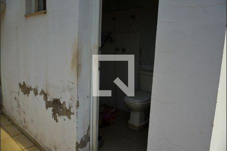 Casa de condomínio para alugar com 300m², 5 quartos e 4 vagasBanheiro Externo