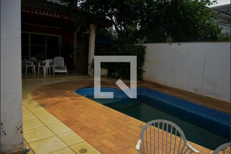 Casa de condomínio para alugar com 300m², 5 quartos e 4 vagasPiscina
