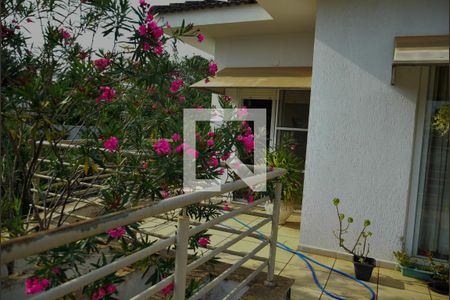 Casa de condomínio para alugar com 300m², 5 quartos e 4 vagasVaranda