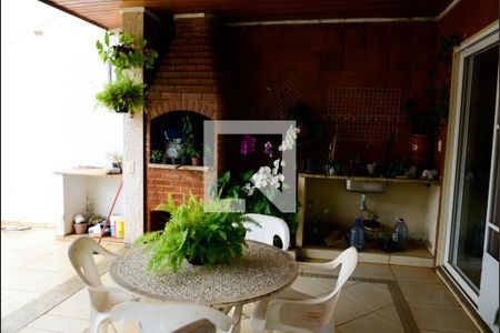 Casa de condomínio para alugar com 300m², 5 quartos e 4 vagasChurrasqueira