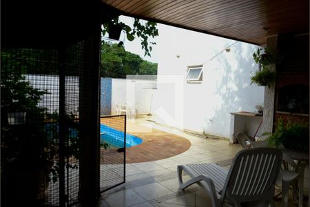 Casa de condomínio para alugar com 300m², 5 quartos e 4 vagasPiscina