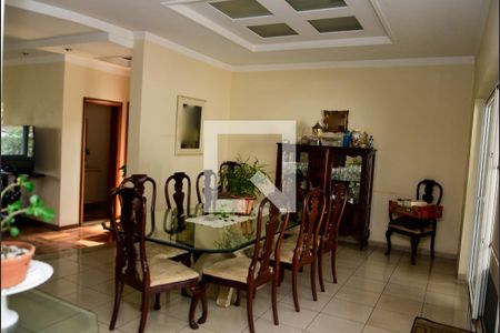 Casa de condomínio para alugar com 300m², 5 quartos e 4 vagasSala de Jantar