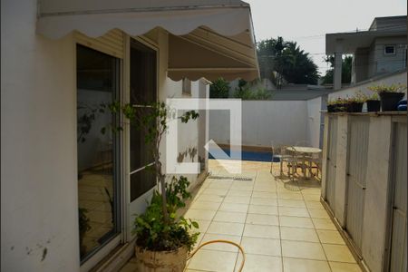 Casa de condomínio para alugar com 300m², 5 quartos e 4 vagasQuintal