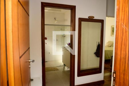 Casa de condomínio para alugar com 300m², 5 quartos e 4 vagasSuíte Térreo