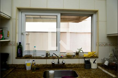Casa de condomínio para alugar com 300m², 5 quartos e 4 vagasJanela Cozinha