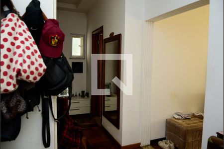 Casa de condomínio para alugar com 300m², 5 quartos e 4 vagasSuíte Térreo