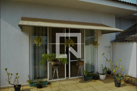 Casa de condomínio para alugar com 300m², 5 quartos e 4 vagasVaranda