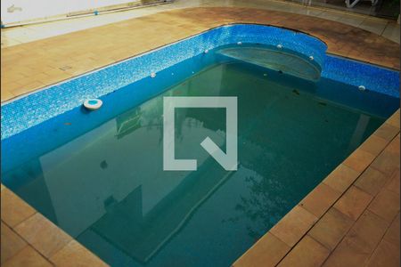 Casa de condomínio para alugar com 300m², 5 quartos e 4 vagasPiscina