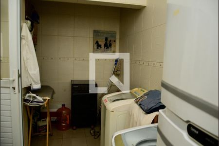 Casa de condomínio para alugar com 300m², 5 quartos e 4 vagasLavanderia