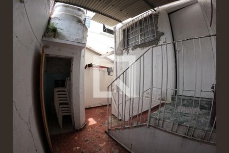 FUNDOS DA CASA de casa à venda com 4 quartos, 124m² em Perdizes, São Paulo