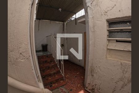FUNDOS DA CASA de casa à venda com 4 quartos, 124m² em Perdizes, São Paulo