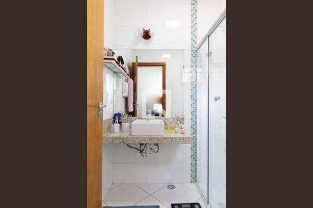 Casa de condomínio à venda com 137m², 2 quartos e 2 vagasBanheiro Social