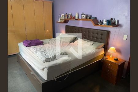 Casa à venda com 3 quartos, 280m² em Jardim Marek, Santo André