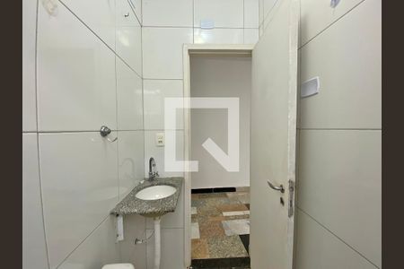 Casa à venda com 500m², 8 quartos e sem vagaBanheiro da Kitnet 4