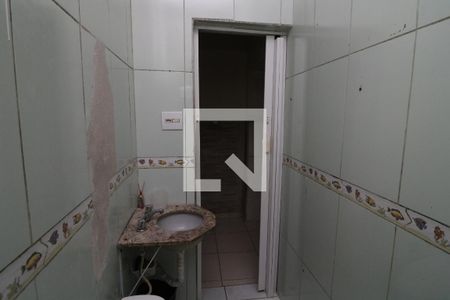 Banheiro de casa para alugar com 1 quarto, 40m² em Vila Bancaria, São Paulo