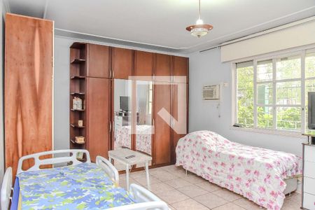 Suíte 1 de casa para alugar com 7 quartos, 400m² em Jardim Itu, Porto Alegre