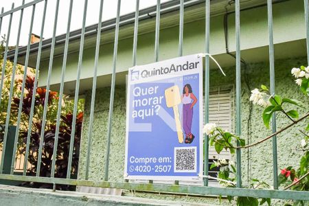 Casa à venda com 400m², 7 quartos e 8 vagasPlaquinha instalada na fachada