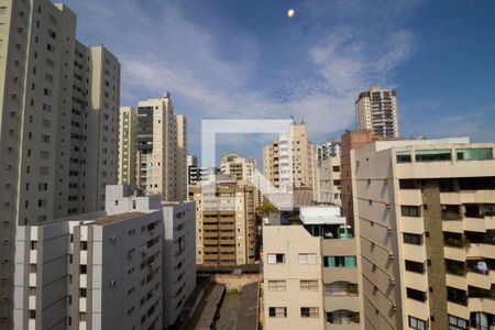 Vista da sala de apartamento para alugar com 2 quartos, 79m² em Setor Bueno, Goiânia