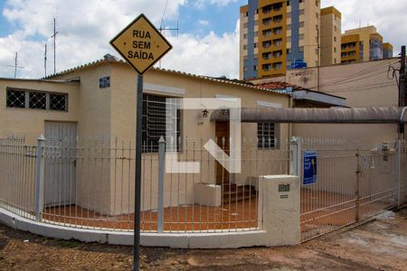 Casa para alugar com 170m², 2 quartos e 2 vagasFachada