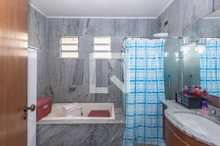 Casa à venda com 257m², 4 quartos e 3 vagasBanheiro da Suíte 2