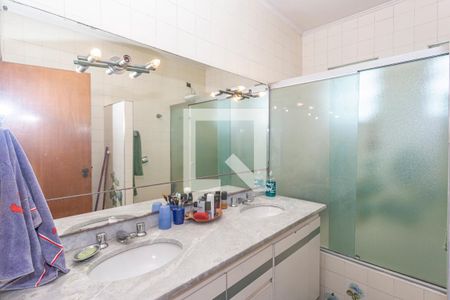 Casa à venda com 257m², 4 quartos e 3 vagasBanheiro