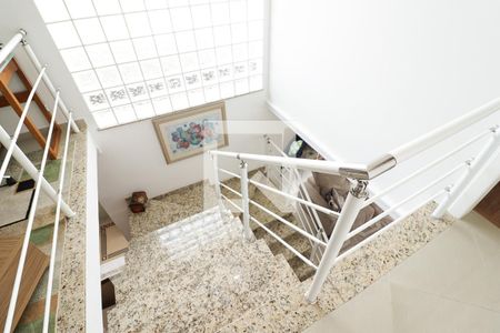 Casa à venda com 205m², 3 quartos e 4 vagasEscada