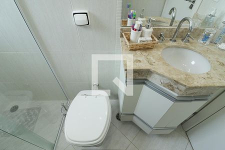 Casa à venda com 205m², 3 quartos e 4 vagasBanheiro da Suíte 2